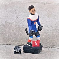 Hokejista - socha podľa fotografie